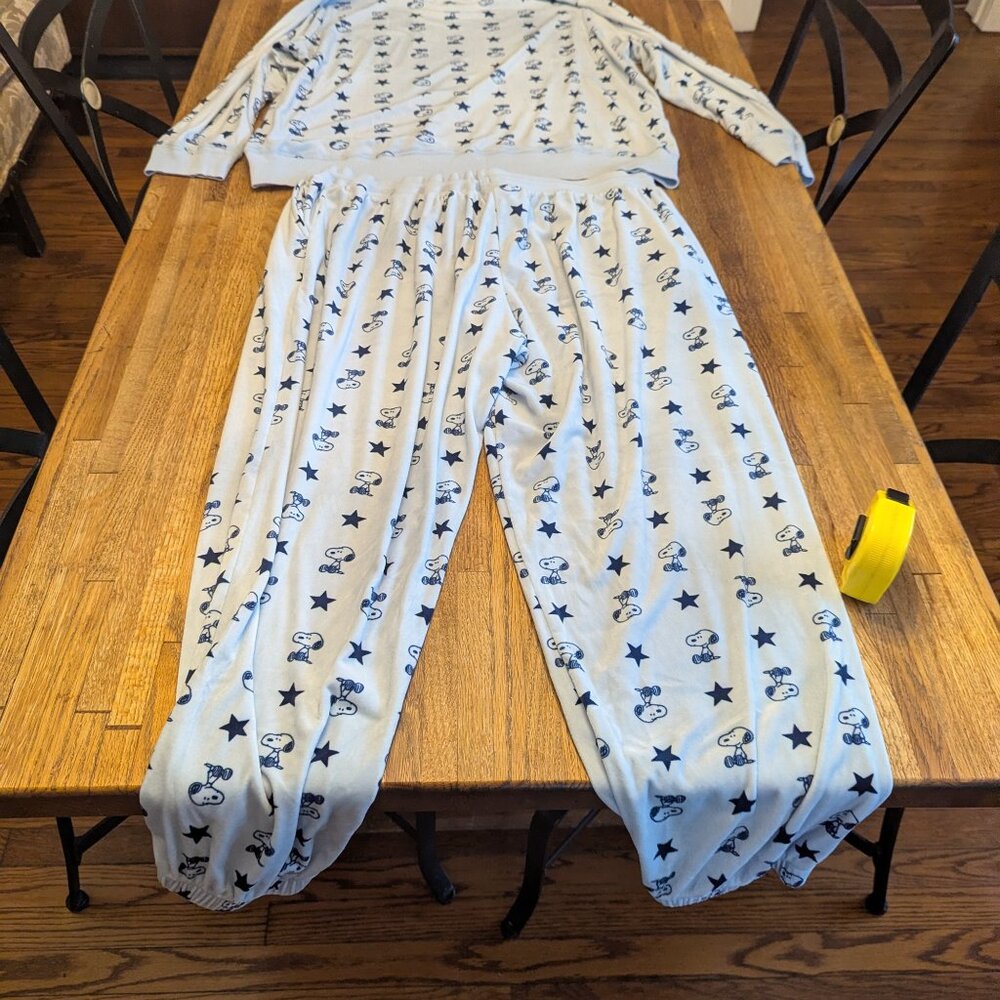 Cute and Snuggly Snoopy and Stars Velour Soft Long Drawstring Pants Long Sleeves - Picture 9 of 9